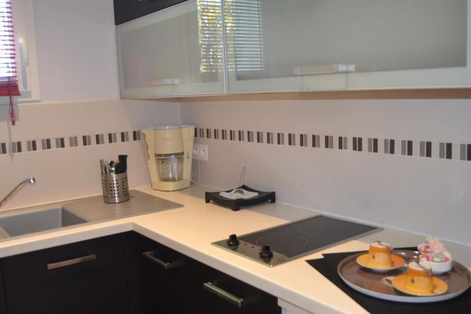 "POUR VOUS" studio dans villa avec piscine Apartment in Mèze