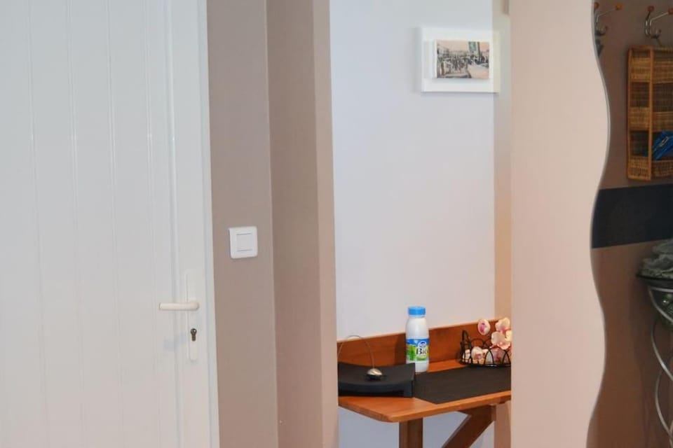 "POUR VOUS" studio dans villa avec piscine Apartment in Mèze
