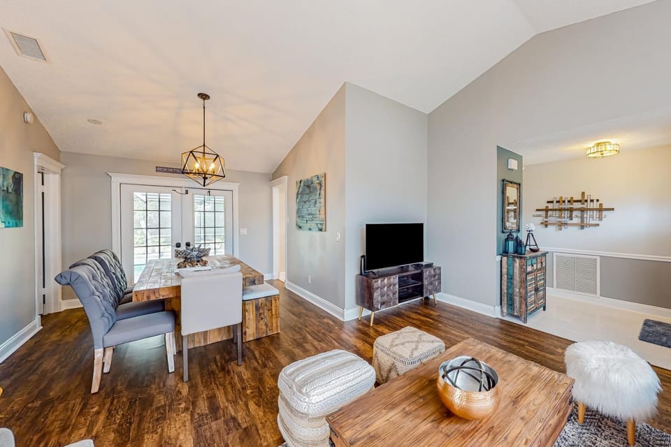 Solar Retreat House in Spring Hill