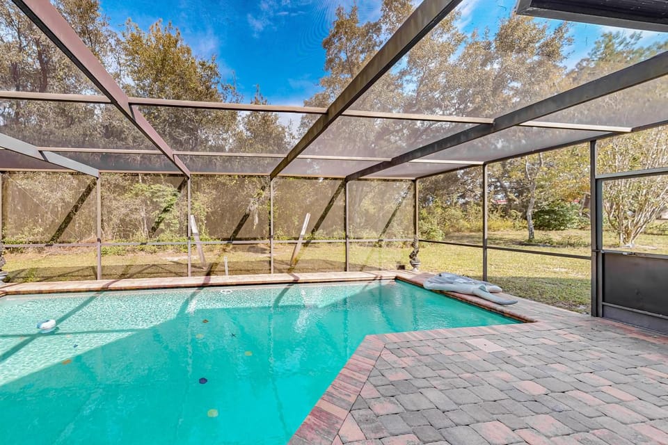 Solar Retreat House in Spring Hill