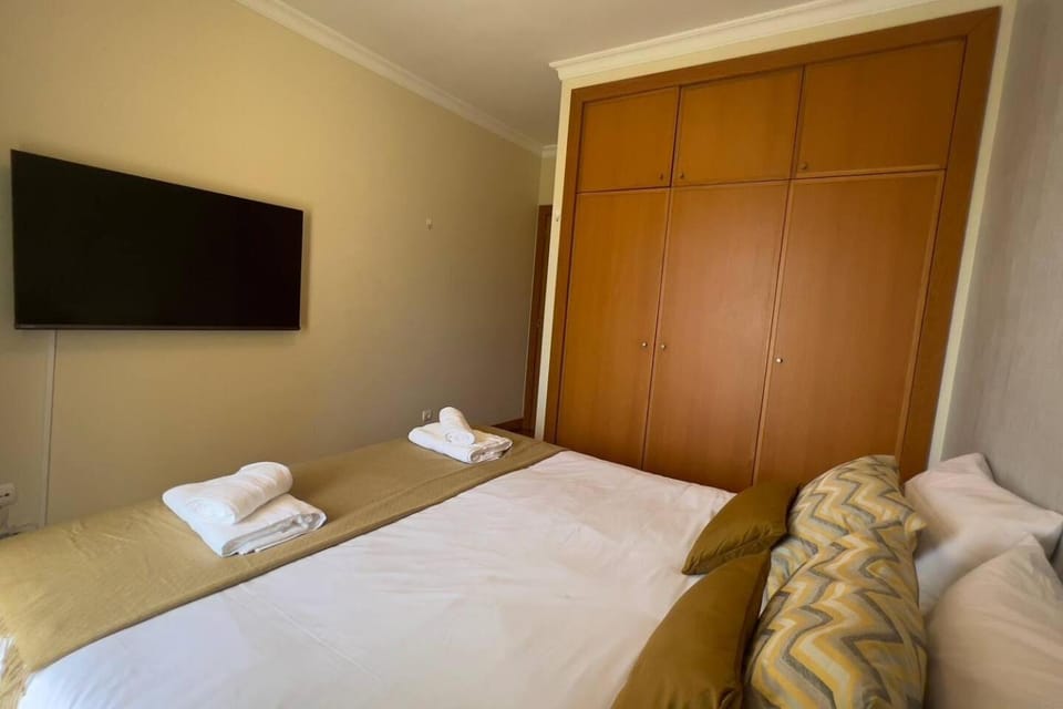 TV and multimedia, Photo of the whole room, Bedroom, towels, wardrobe