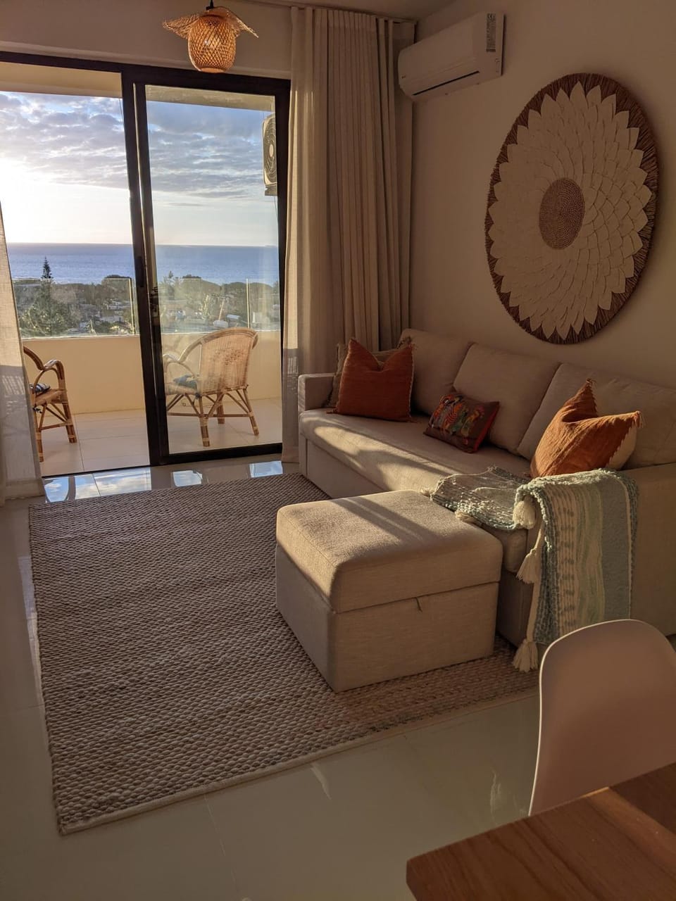 Natural landscape, TV and multimedia, Living room, Seating area, Pool view, Sea view