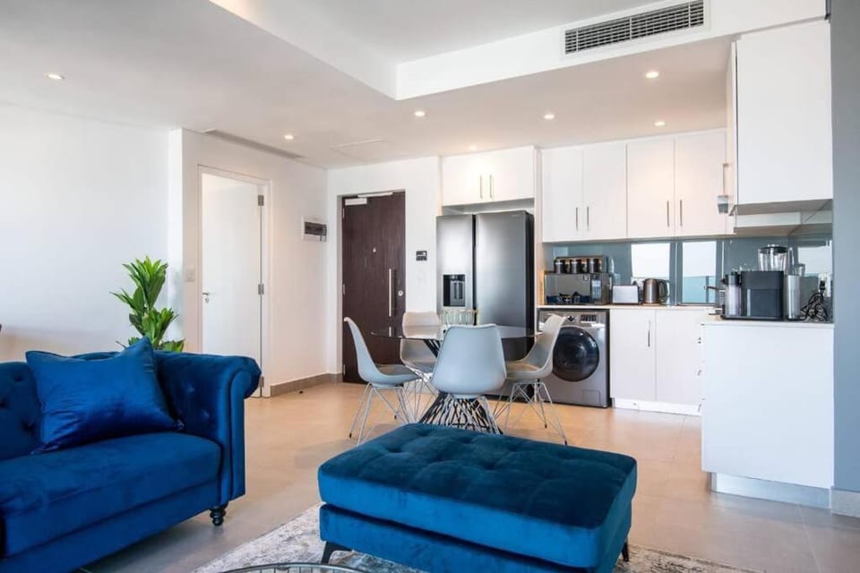 Kitchen or kitchenette, Living room, Seating area, Dining area, minibar, pet friendly
