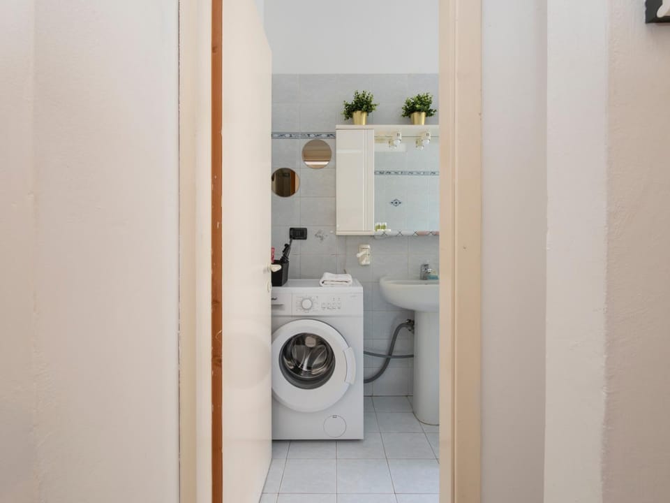 Toilet, Bathroom, washing machine