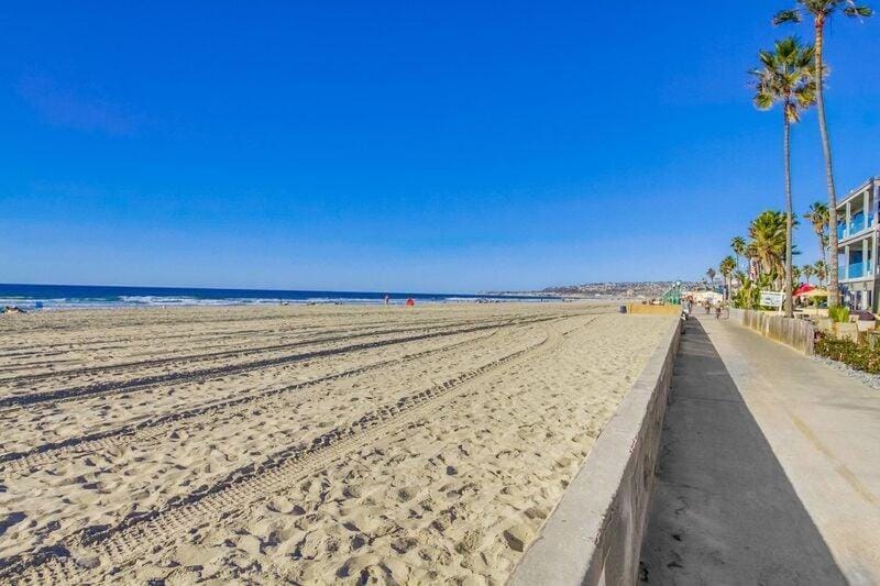 Beach & Bay House in Mission Beach