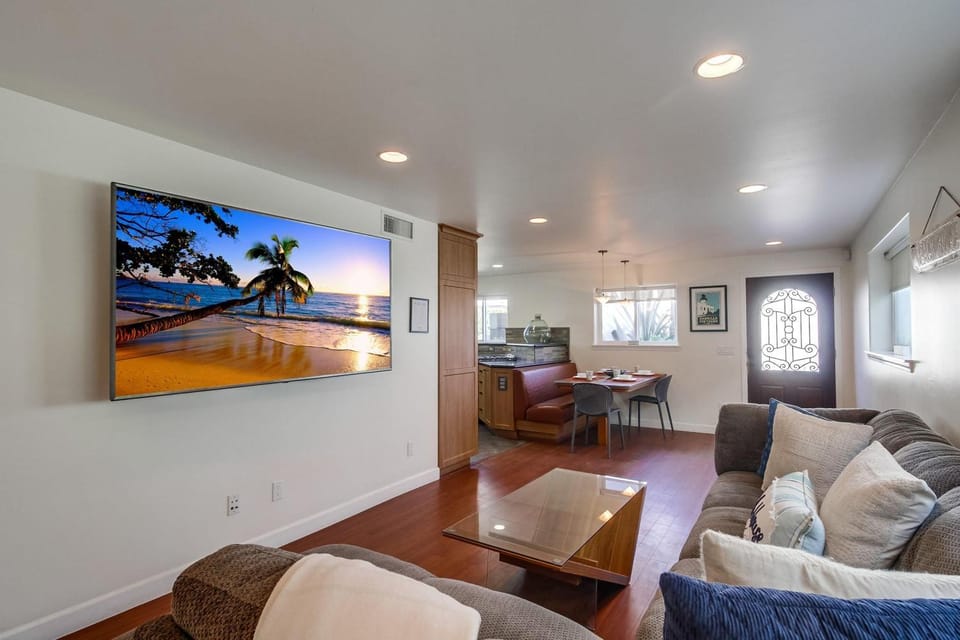 Ocean Style House in Mission Beach