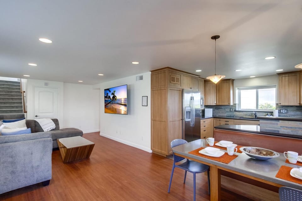 Ocean Style House in Mission Beach