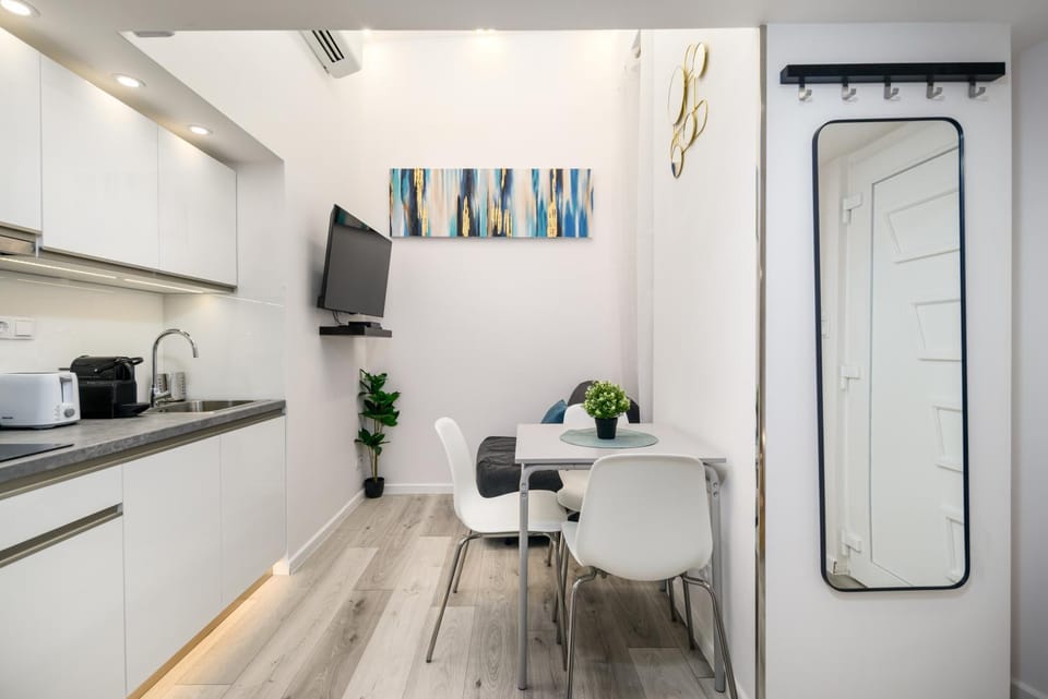 TV and multimedia, Kitchen or kitchenette, Dining area