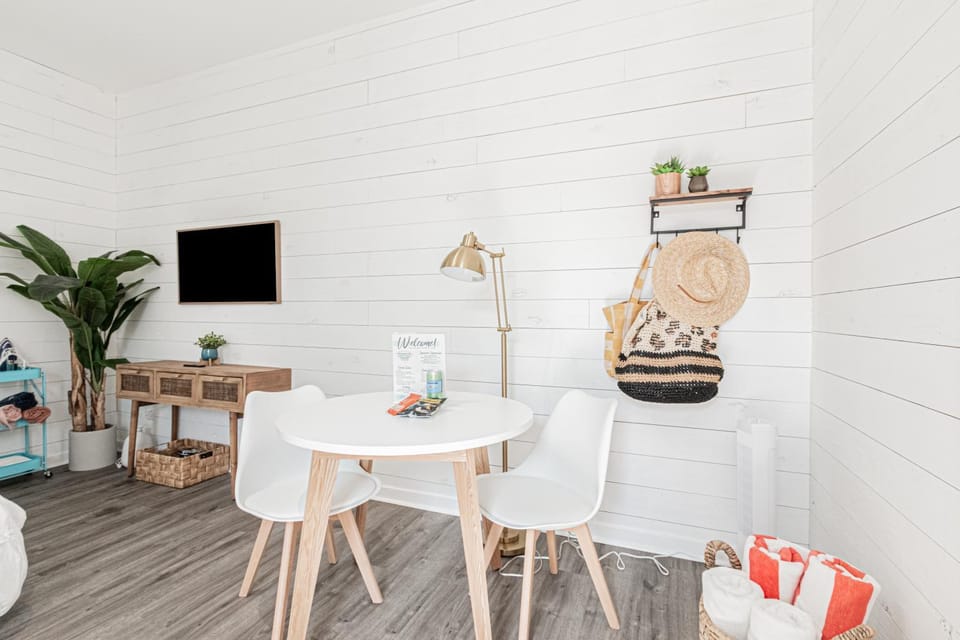 Seating area, Dining area