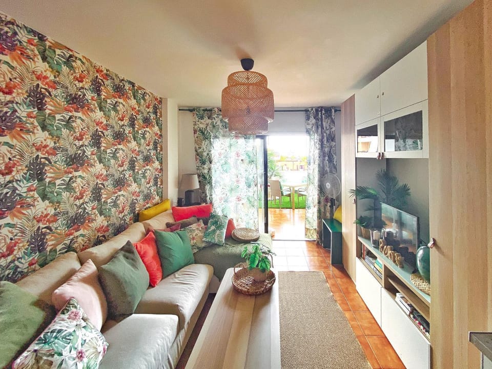 TV and multimedia, Living room, Seating area, Evening entertainment