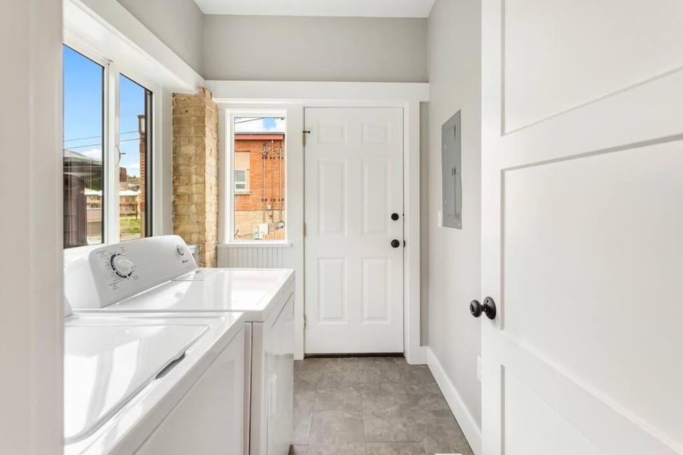 Modern condo in the heart of uptown Butte - Unit A Apartment in Butte