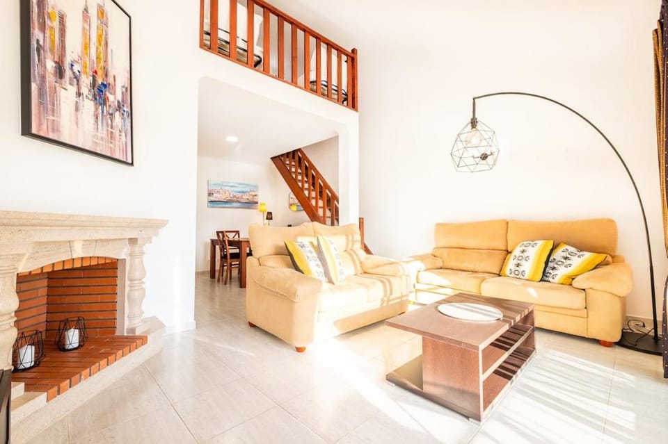 Communal lounge/ TV room, Living room, Seating area