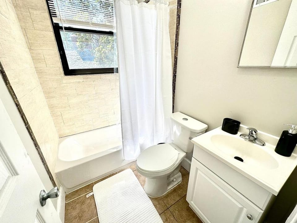 Lennox C409 Peaceful & Perfect Private 1-Br Apartment in Philadelphia