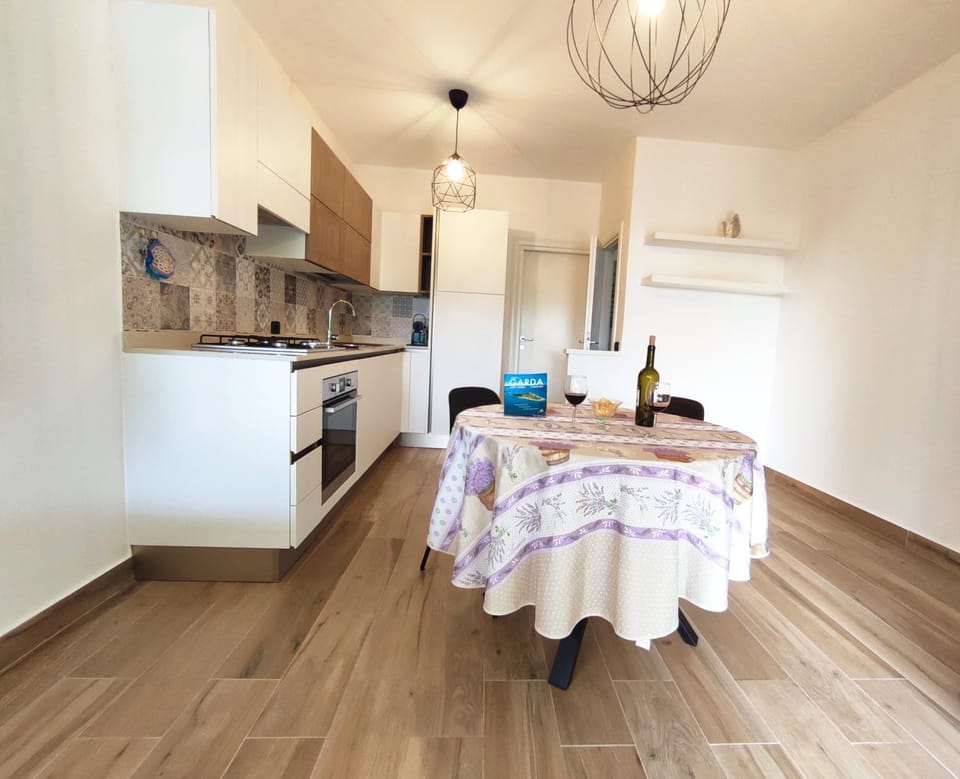 Dining area, kitchen