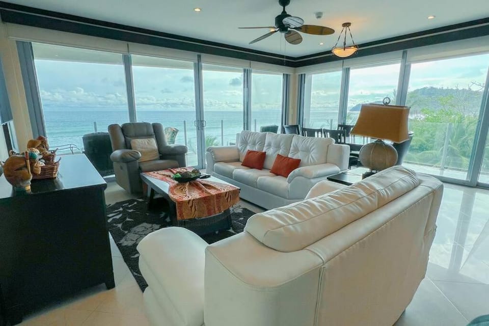 Luxury beach condo, stunning sunset & ocean view Apartment in Jaco
