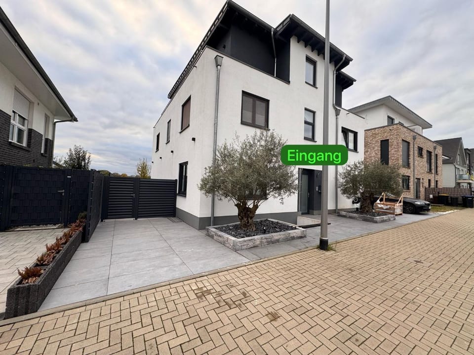 Neubau Penthouse - mit schöner Aussicht - 15min von Köln Apartment in Cologne