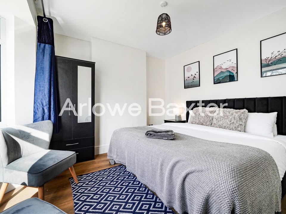 Bed, Photo of the whole room, Bedroom, Text overlay