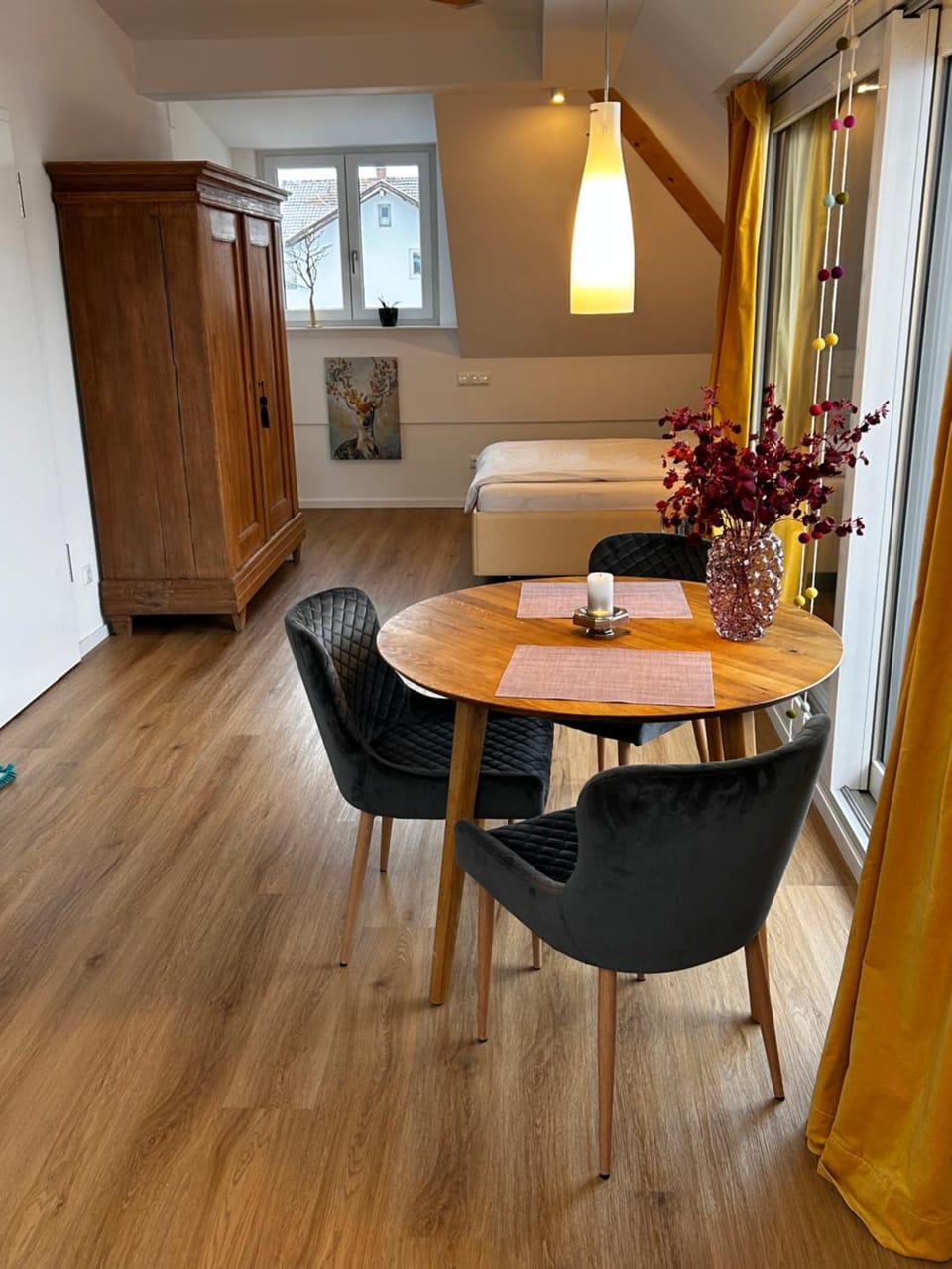 Living room, Seating area, Dining area