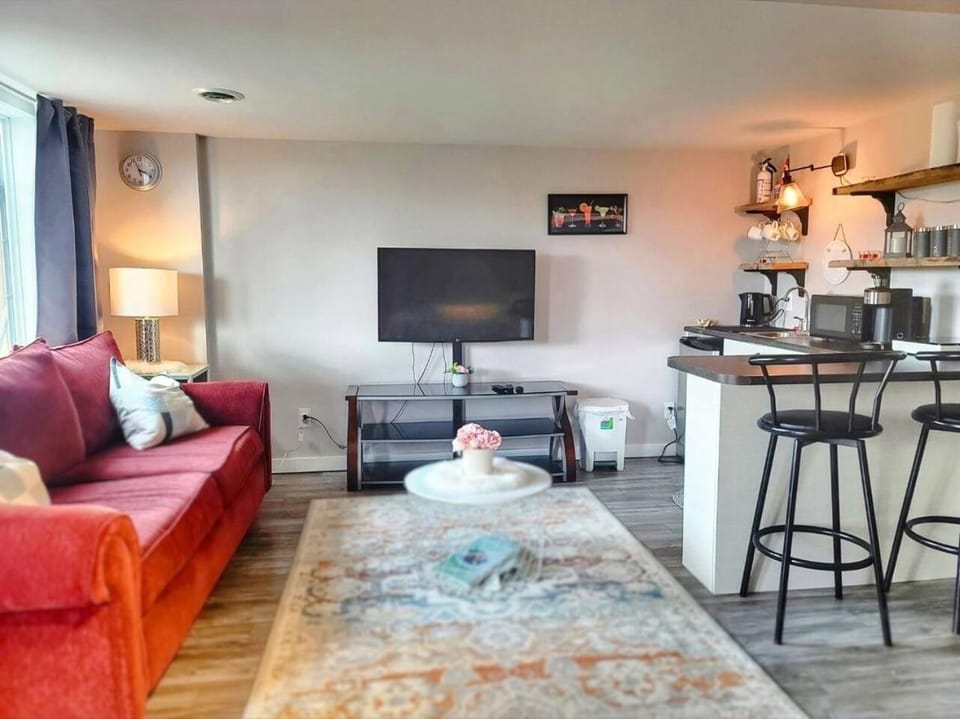 Cozy Private Suite House in Winnipeg