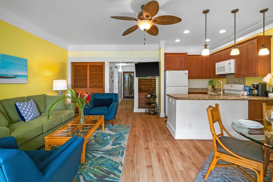 TV and multimedia, Kitchen or kitchenette, Living room, Dining area, kitchen