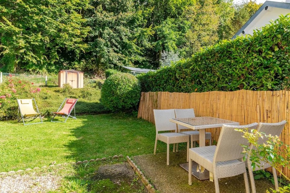 Patio, Spring, Day, Garden, Dining area, Garden view