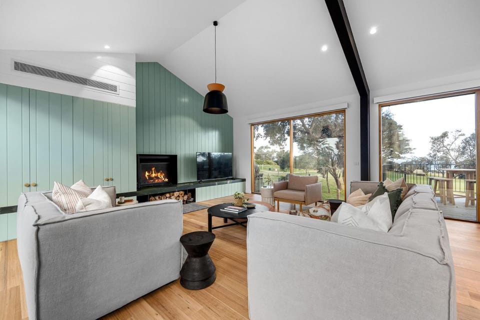 TV and multimedia, Living room, fireplace