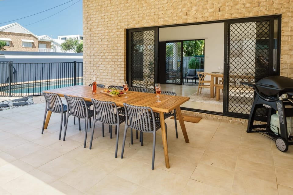 Patio, BBQ facilities, Balcony/Terrace, Seating area, Dining area