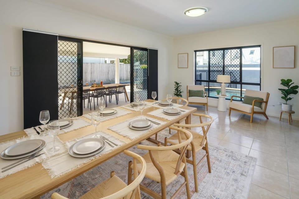 Seating area, Dining area