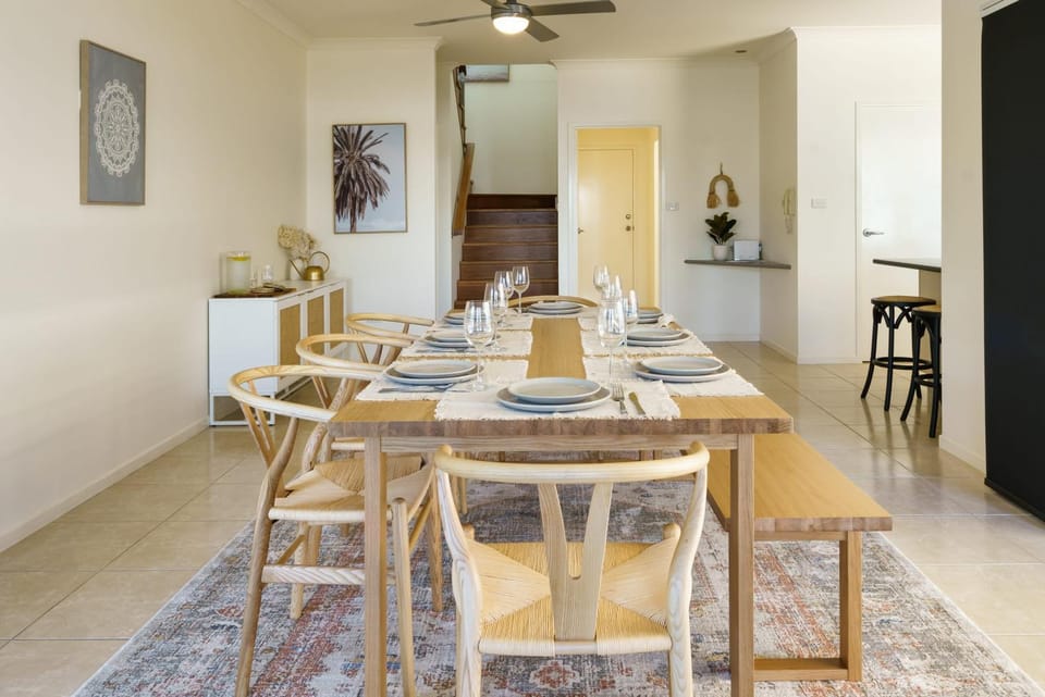 Seating area, Dining area