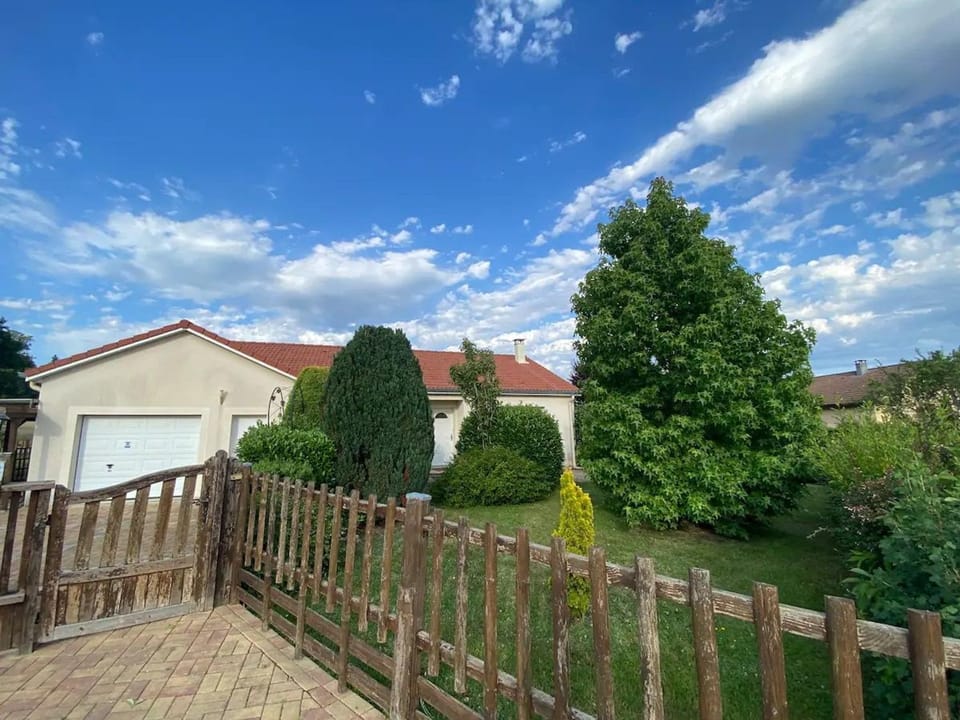 Maison Plain-Pied à 10 min d'Epinal: Jardin Clos, BBQ, WIFI, Draps et Ménage Inclus - FR-1-589-606 House in Vosges