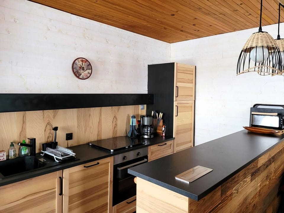 Chalet confort 10 pers, proche pistes, jardin, BBQ, wifi - FR-1-733-142 Chalet in Haute-Savoie