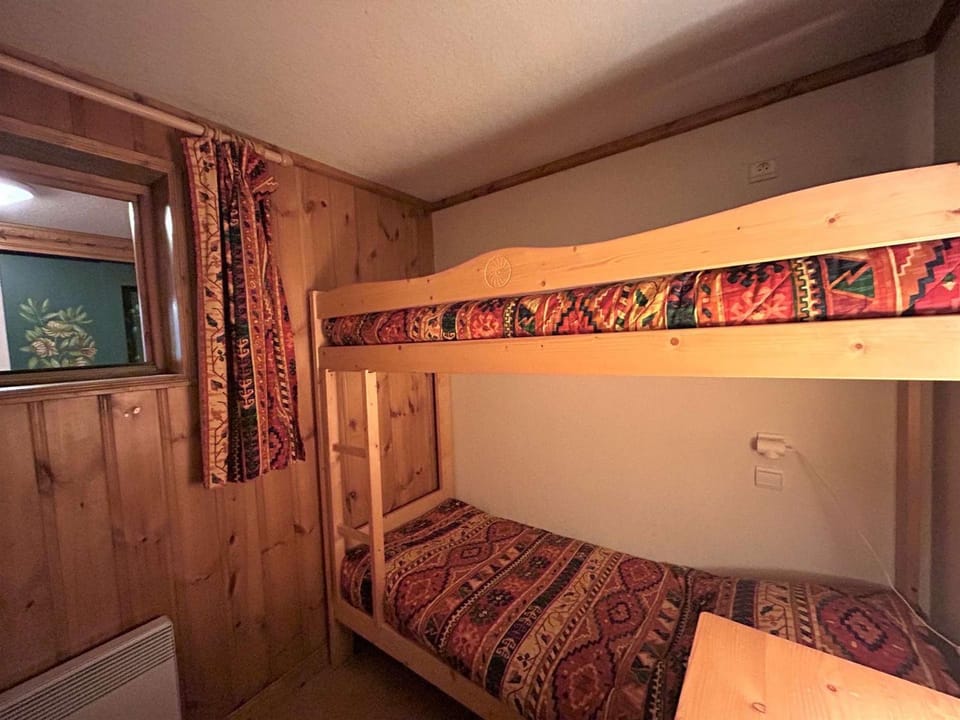 Appartement cosy 5 pers à 20m des pistes et commerces, balcons, parking couvert - FR-1-180-601 Apartment in Les Allues