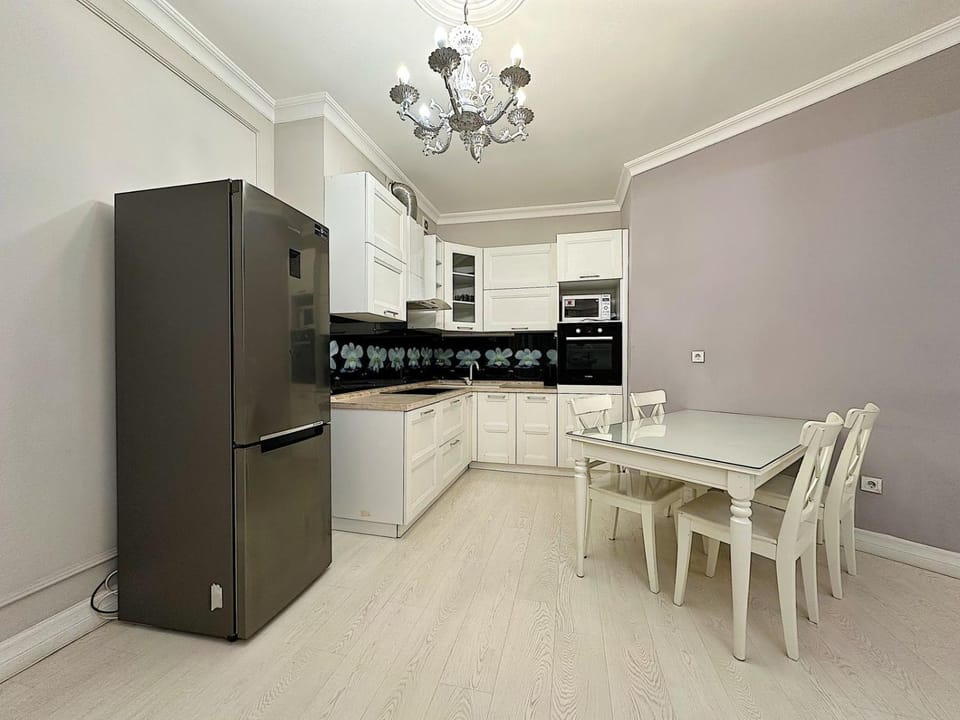 Светлые и просторные апартаменты в тихом ЖК 119 Apartment in Almaty