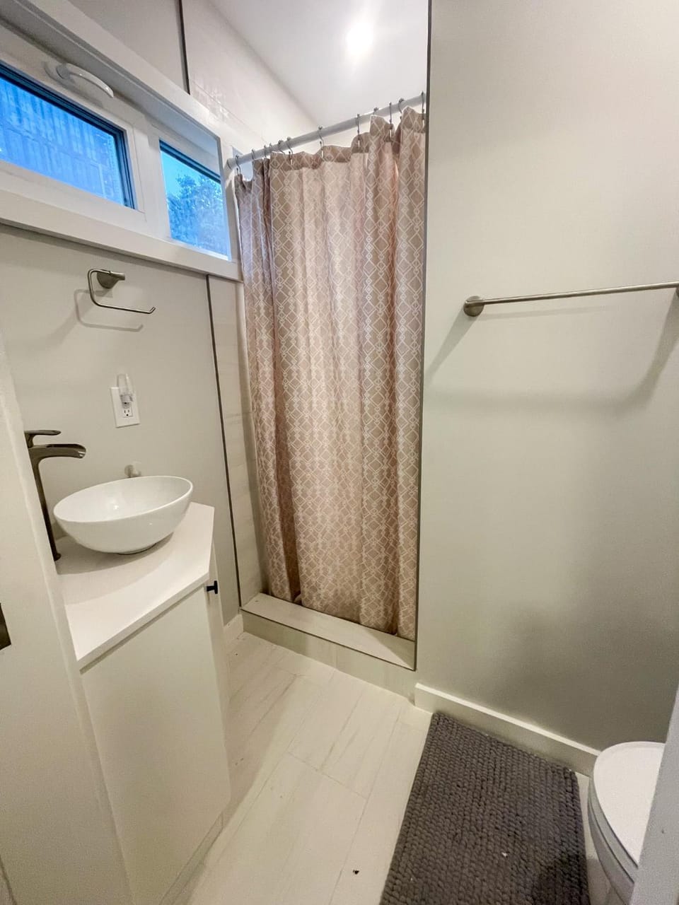 Shower, Toilet