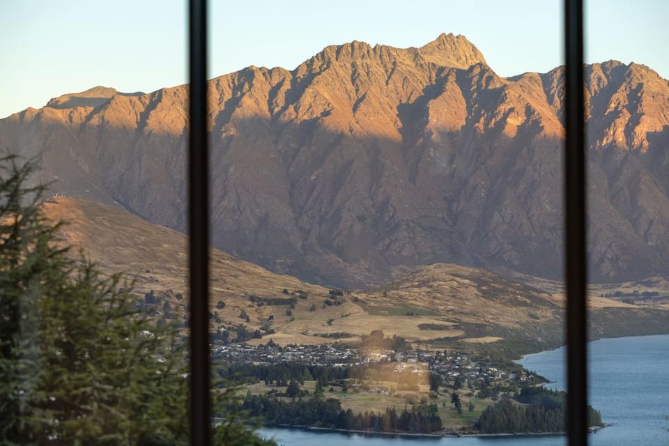 Vanda Heights House in Queenstown