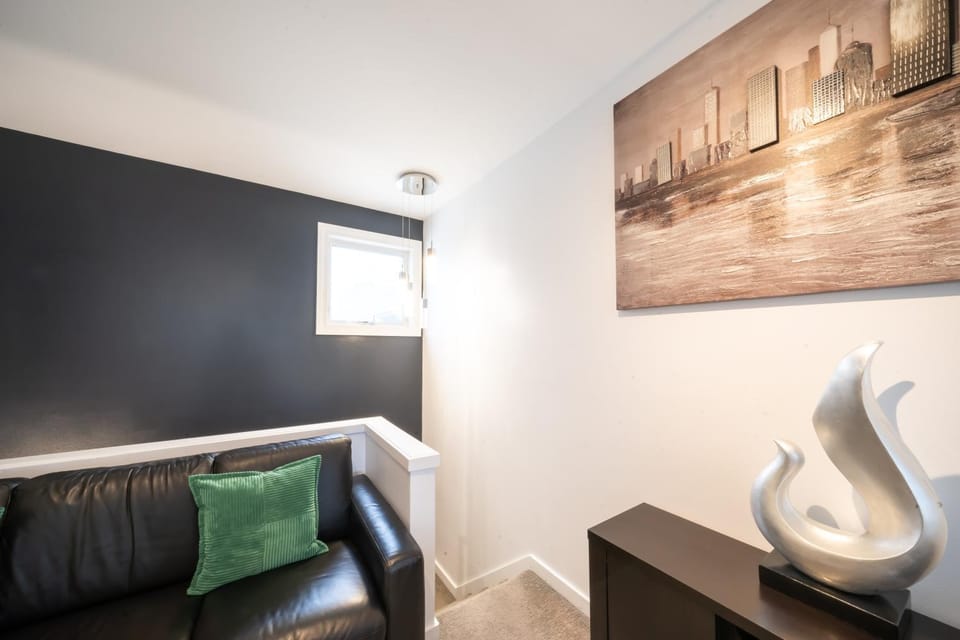 Modern Downtown Top Floor Penthouse With Bay Views Apartment in Belltown