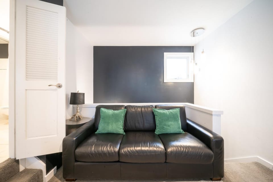 Modern Downtown Top Floor Penthouse With Bay Views Apartment in Belltown