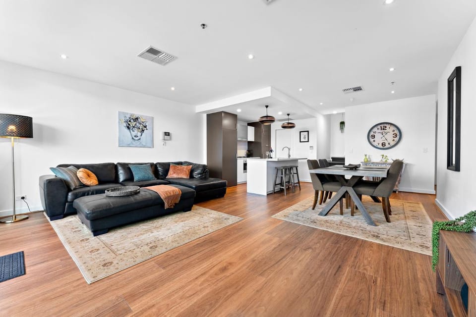 Belle Escapes - Beach Retreat Townhouse Glenelg Apartment in Adelaide