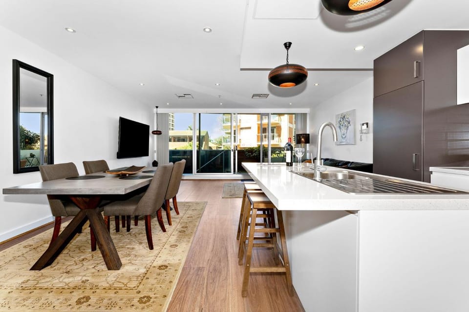 Belle Escapes - Beach Retreat Townhouse Glenelg Apartment in Adelaide