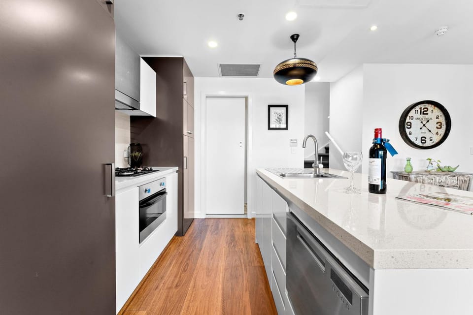 Belle Escapes - Beach Retreat Townhouse Glenelg Apartment in Adelaide