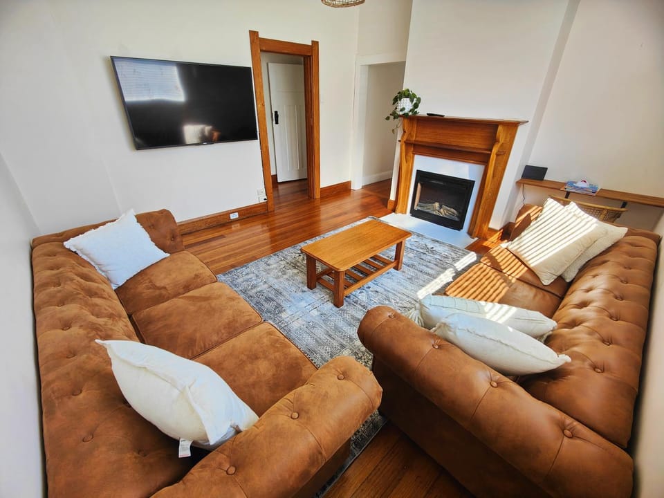 Three Bedrooms Hermay Cottage with Free Parking and 5 minutes drive to Launceston near museum House in Launceston