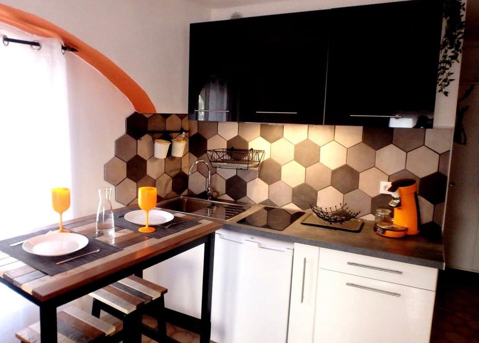 Kitchen or kitchenette