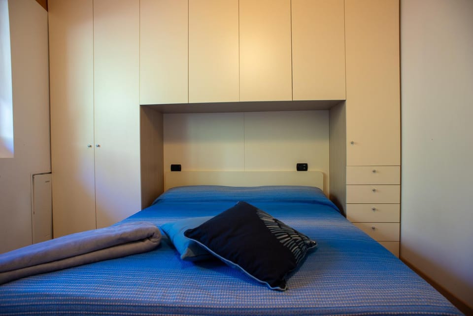 Bed, Bedroom, wardrobe