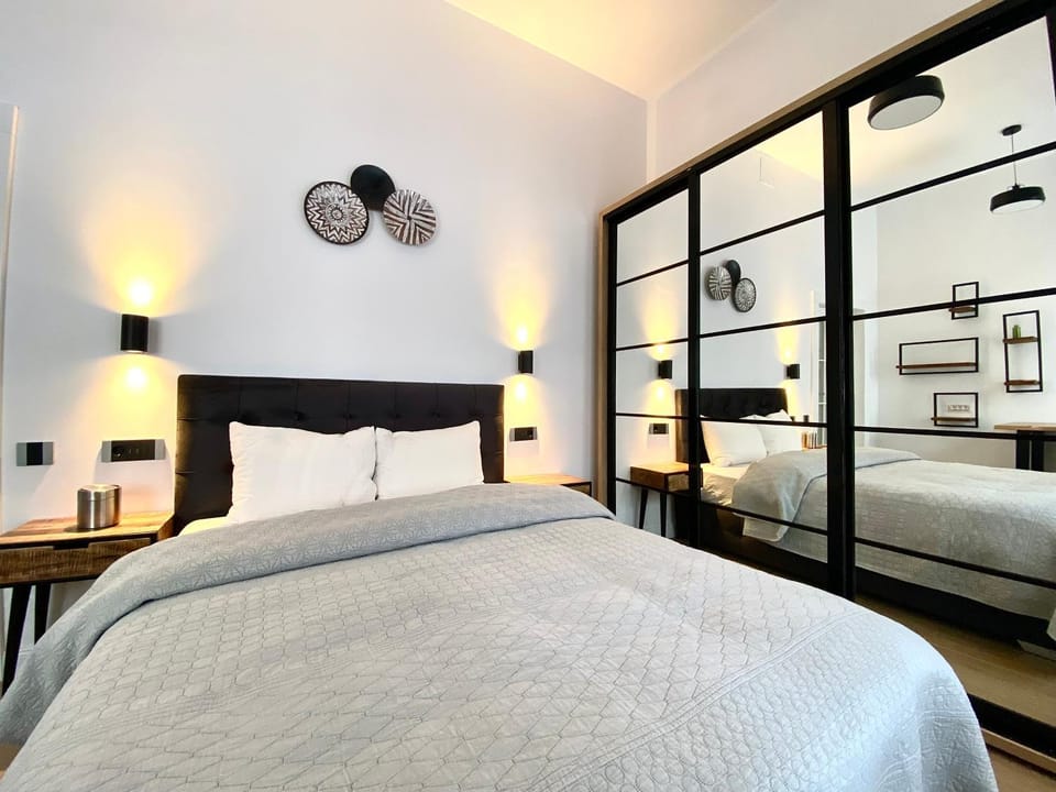 10 Council Square Apartment in Brasov
