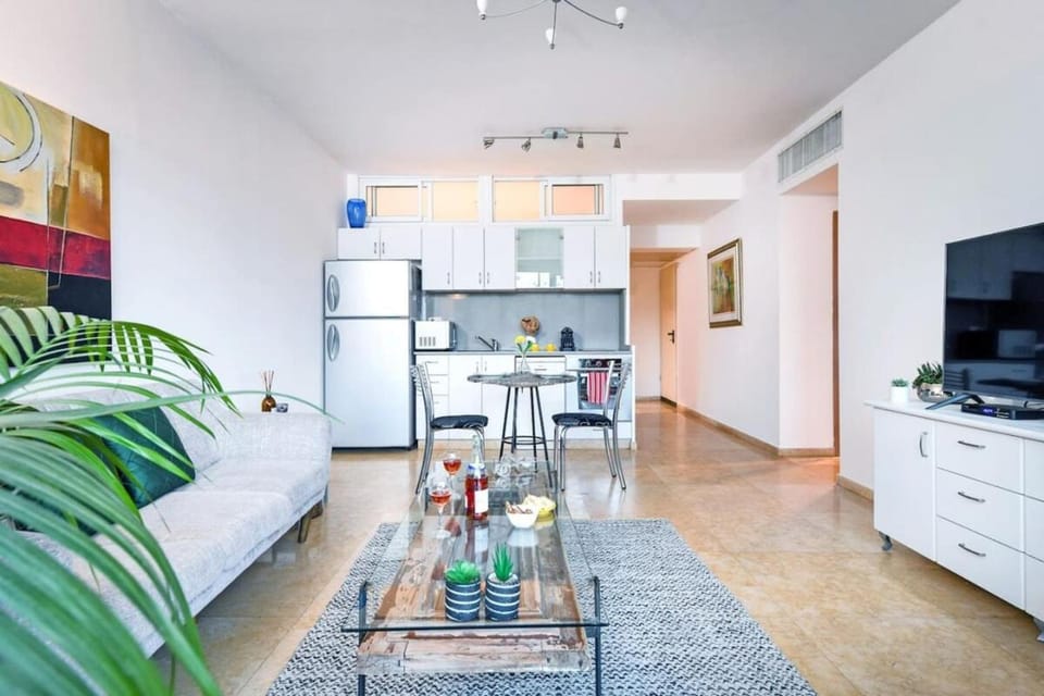 Mamad Deluxe 2BR Pool in Jaffa by SeaNRent House in Tel Aviv-Yafo