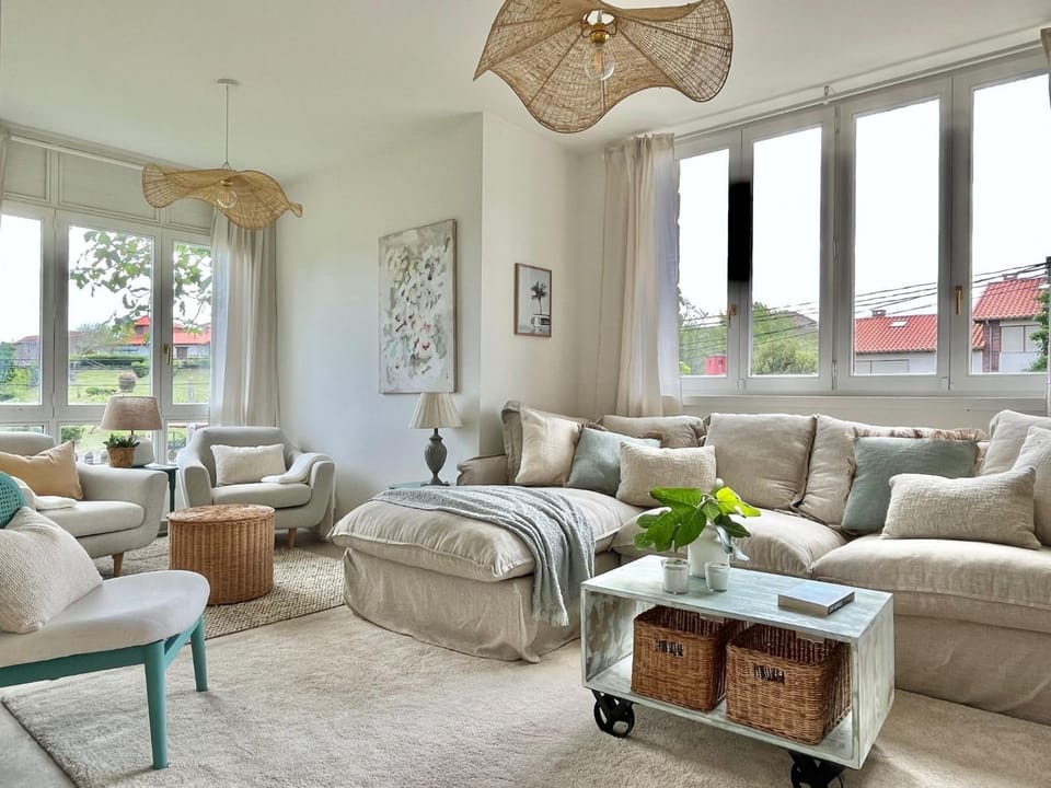 View (from property/room), Living room, Photo of the whole room, Garden view, Quiet street view