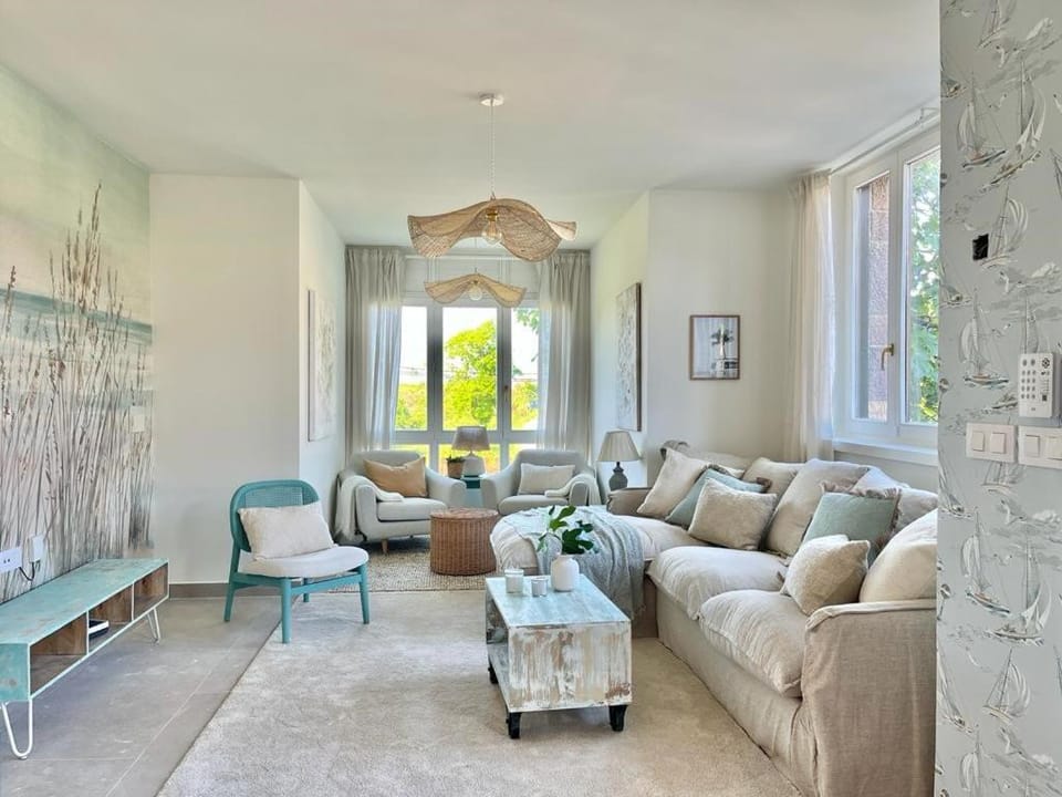 Living room, Garden view