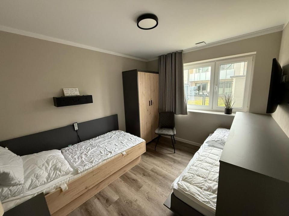 Bed, TV and multimedia, Bedroom, wardrobe
