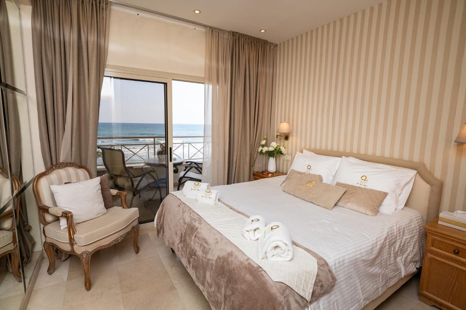 Bed, Sea view, towels