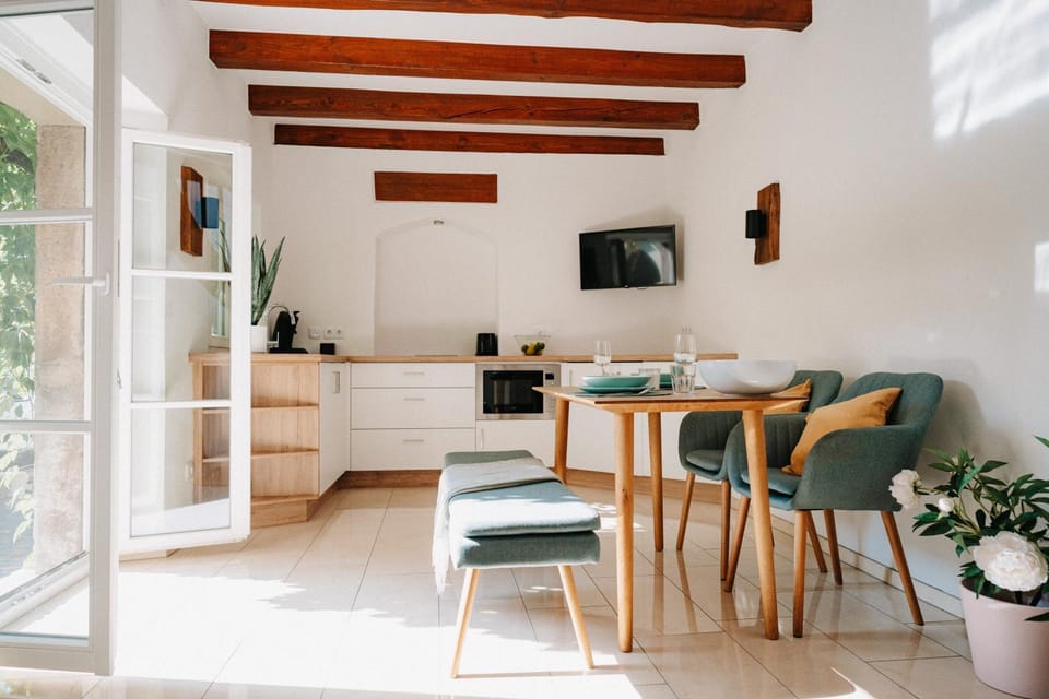 Living room, Dining area